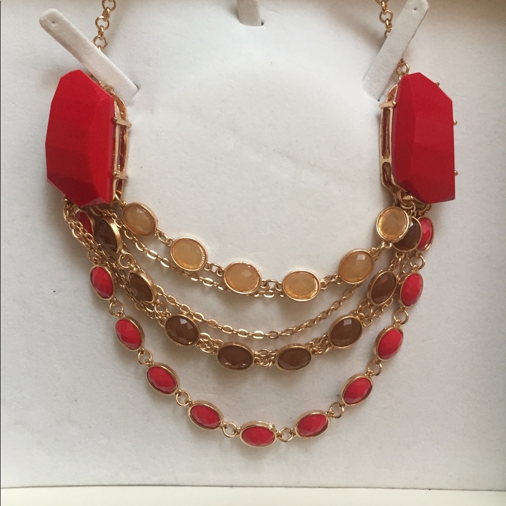 Francesca’s statement necklace Red Coral Gold